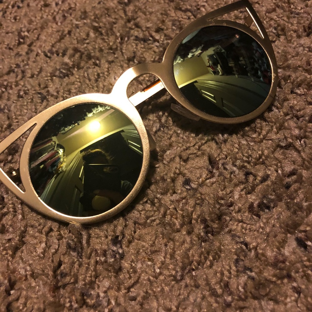 Cat eye sunglasses